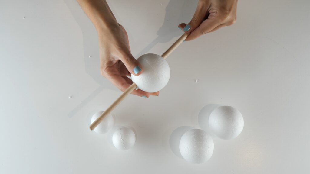 tapiz de macrame con esferas